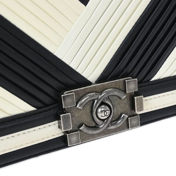 Chanel Black Chevron Lambskin Small Chain Shoulder Bag - Picture 3 of 10